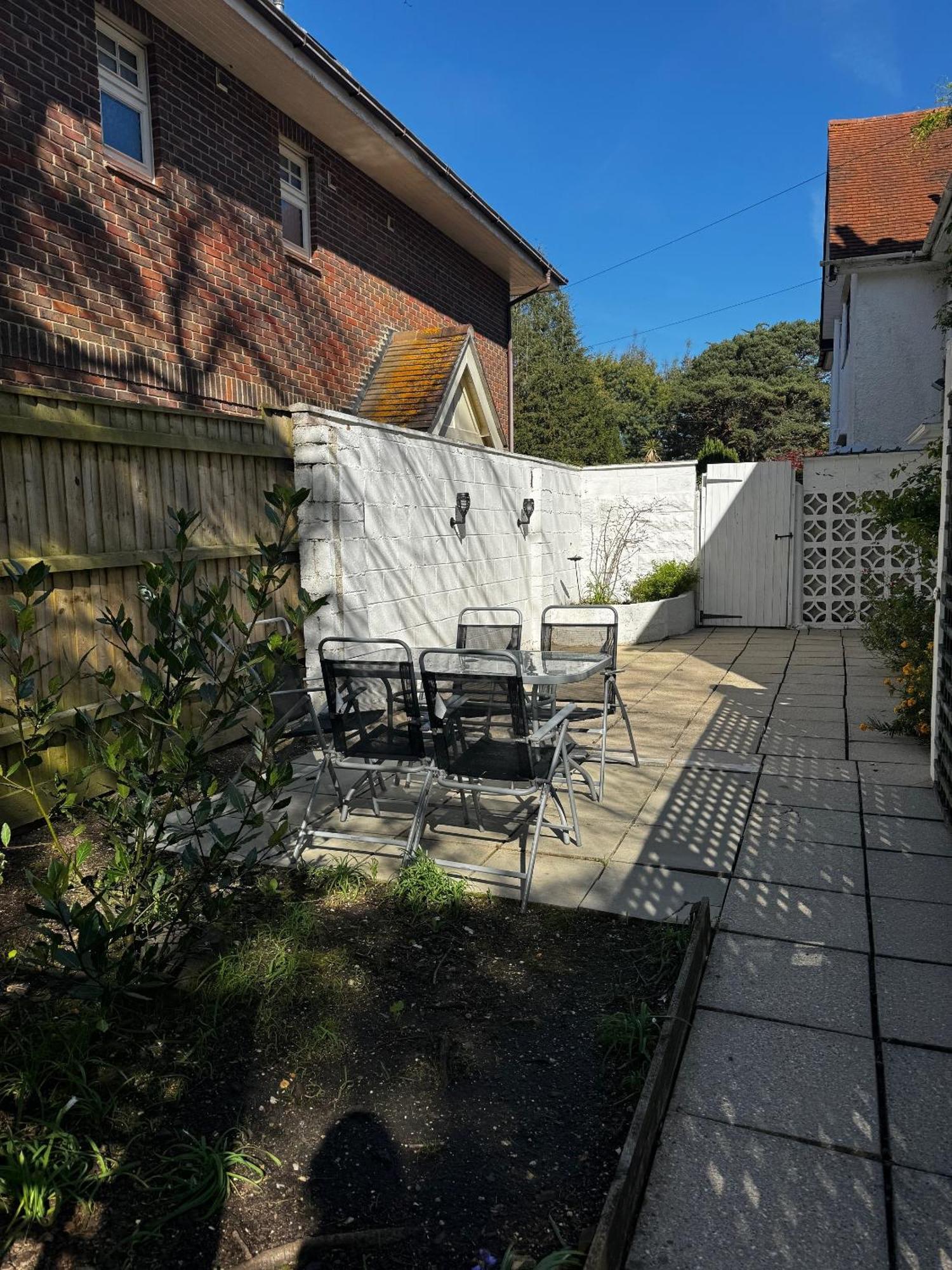 Apartment In Canford Cliffs Close To Sandbanks Beach Poole Exterior foto