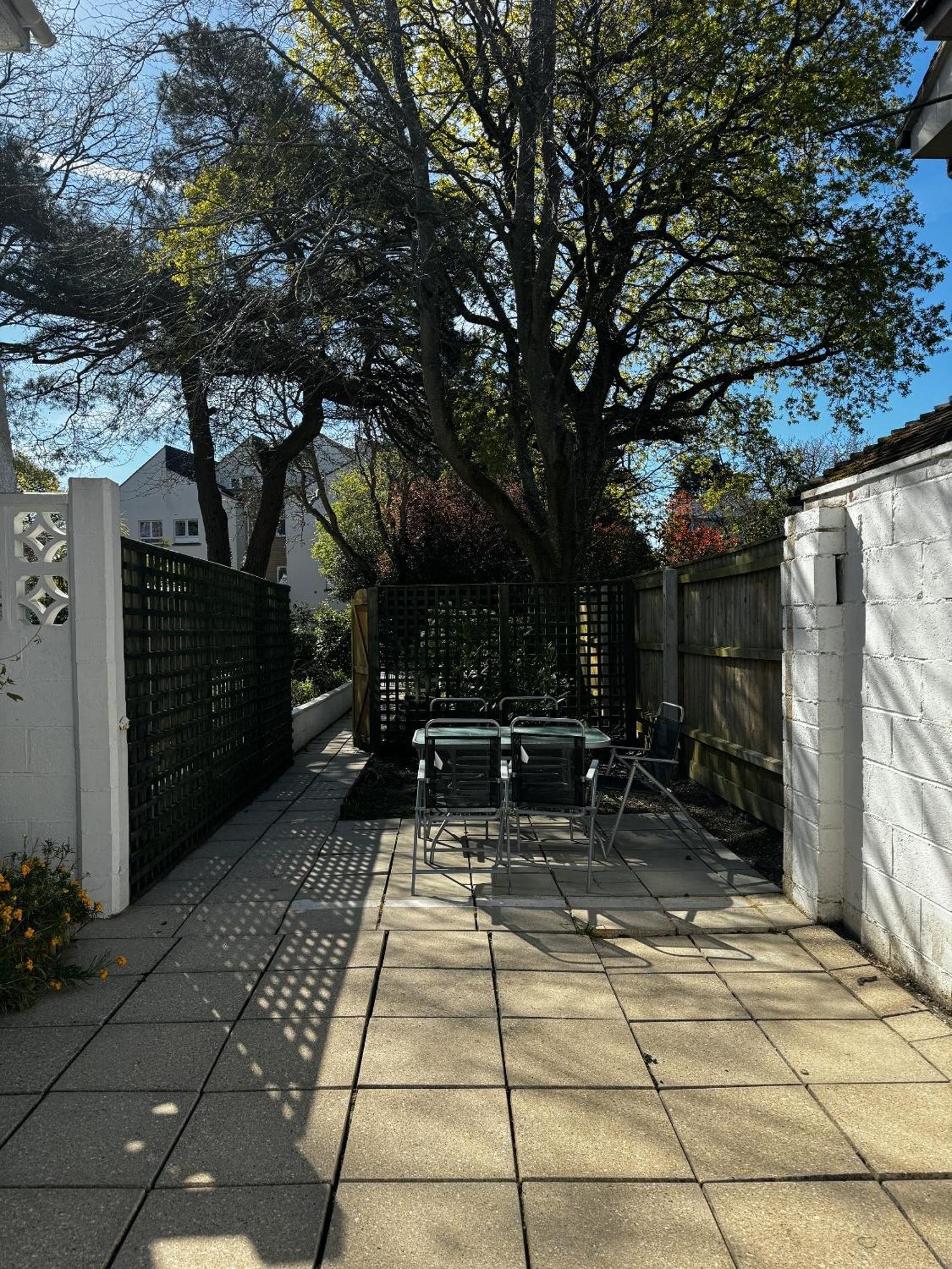 Apartment In Canford Cliffs Close To Sandbanks Beach Poole Exterior foto