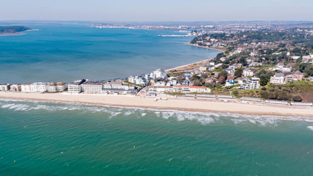 Apartment In Canford Cliffs Close To Sandbanks Beach Poole Exterior foto