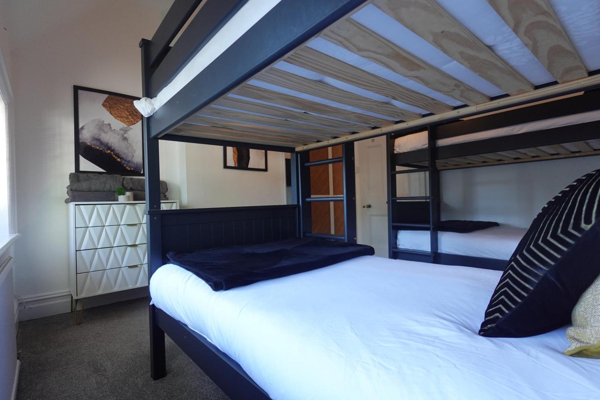 Apartment In Canford Cliffs Close To Sandbanks Beach Poole Exterior foto