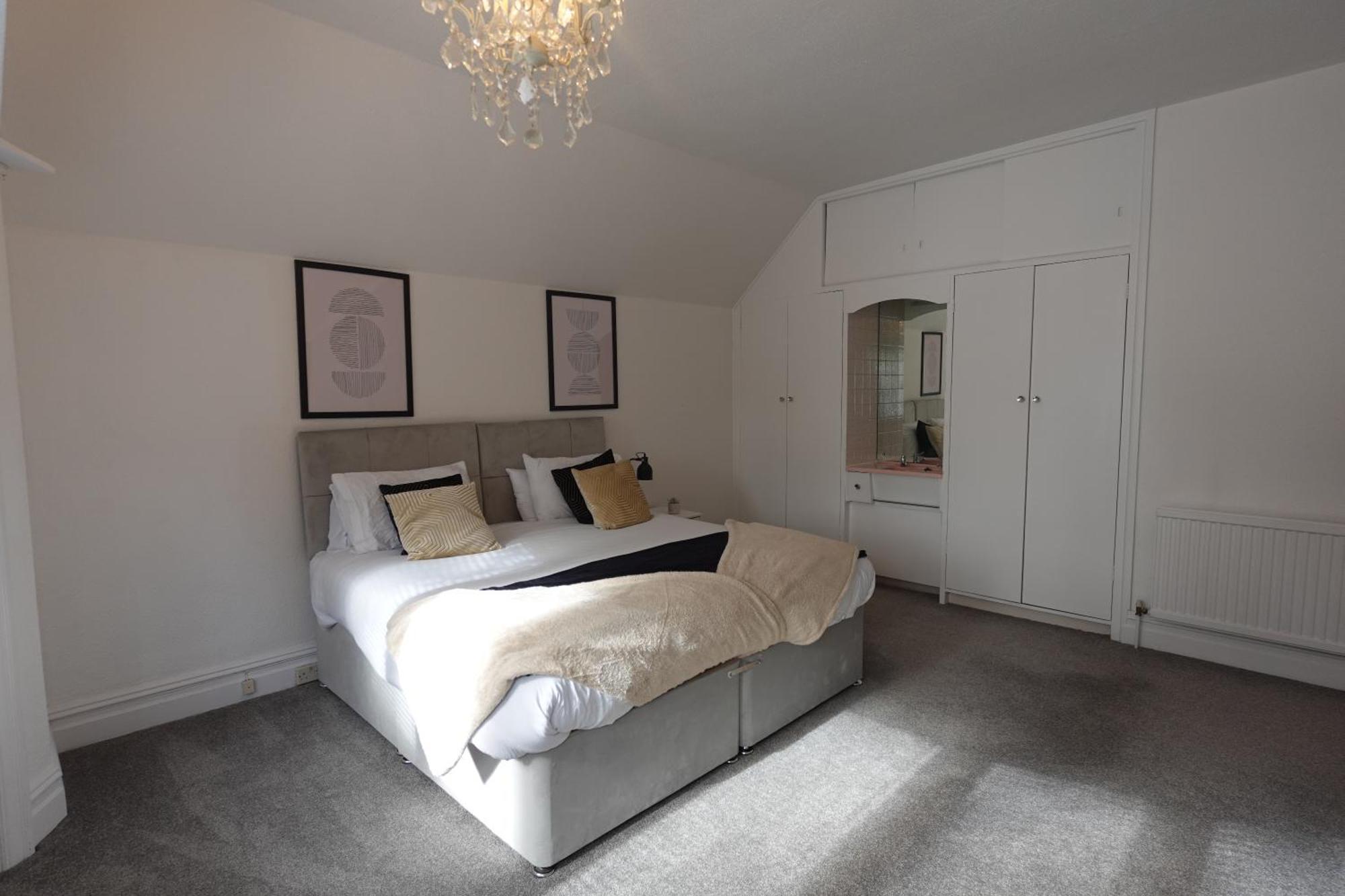 Apartment In Canford Cliffs Close To Sandbanks Beach Poole Exterior foto