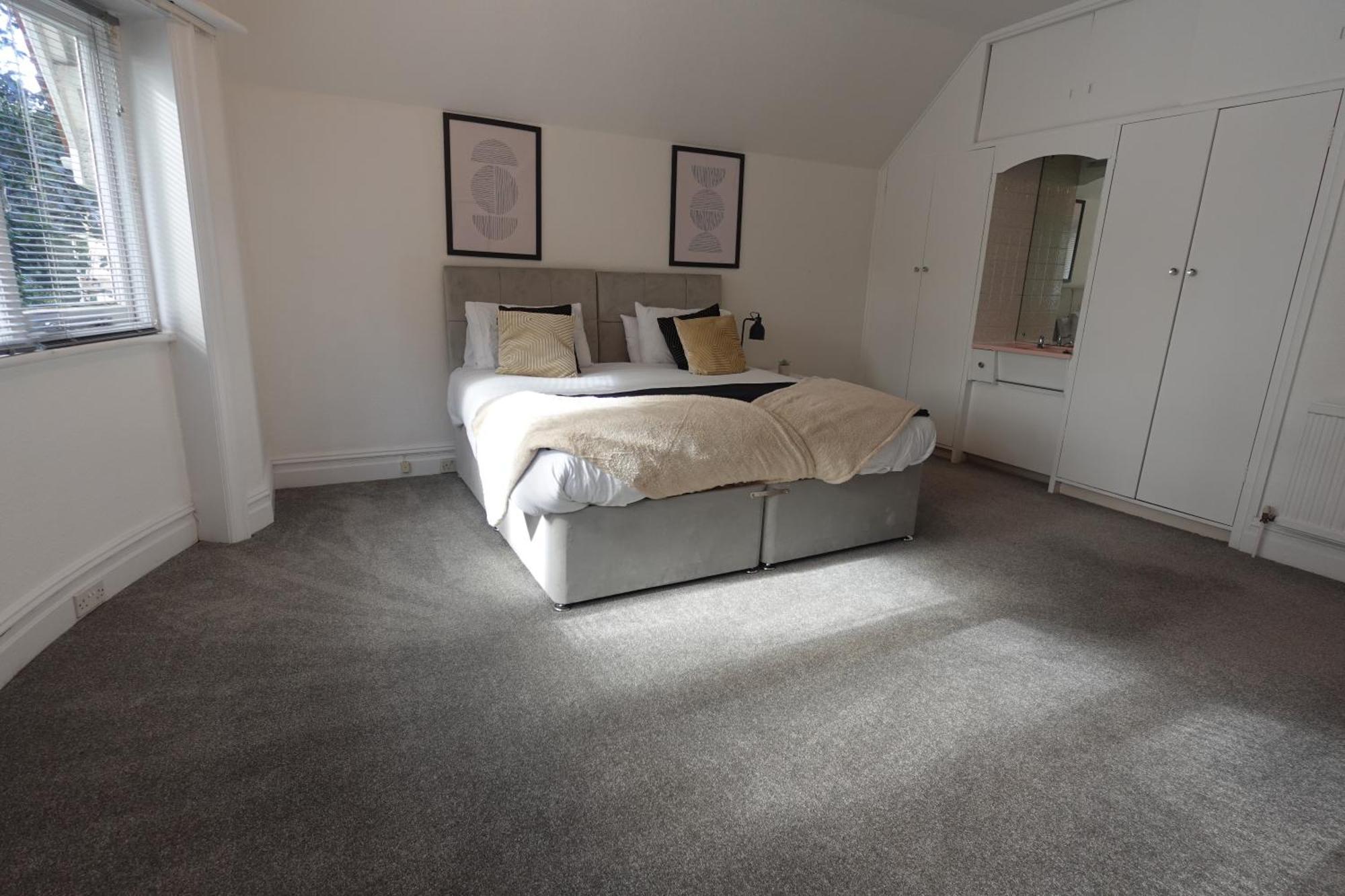 Apartment In Canford Cliffs Close To Sandbanks Beach Poole Exterior foto