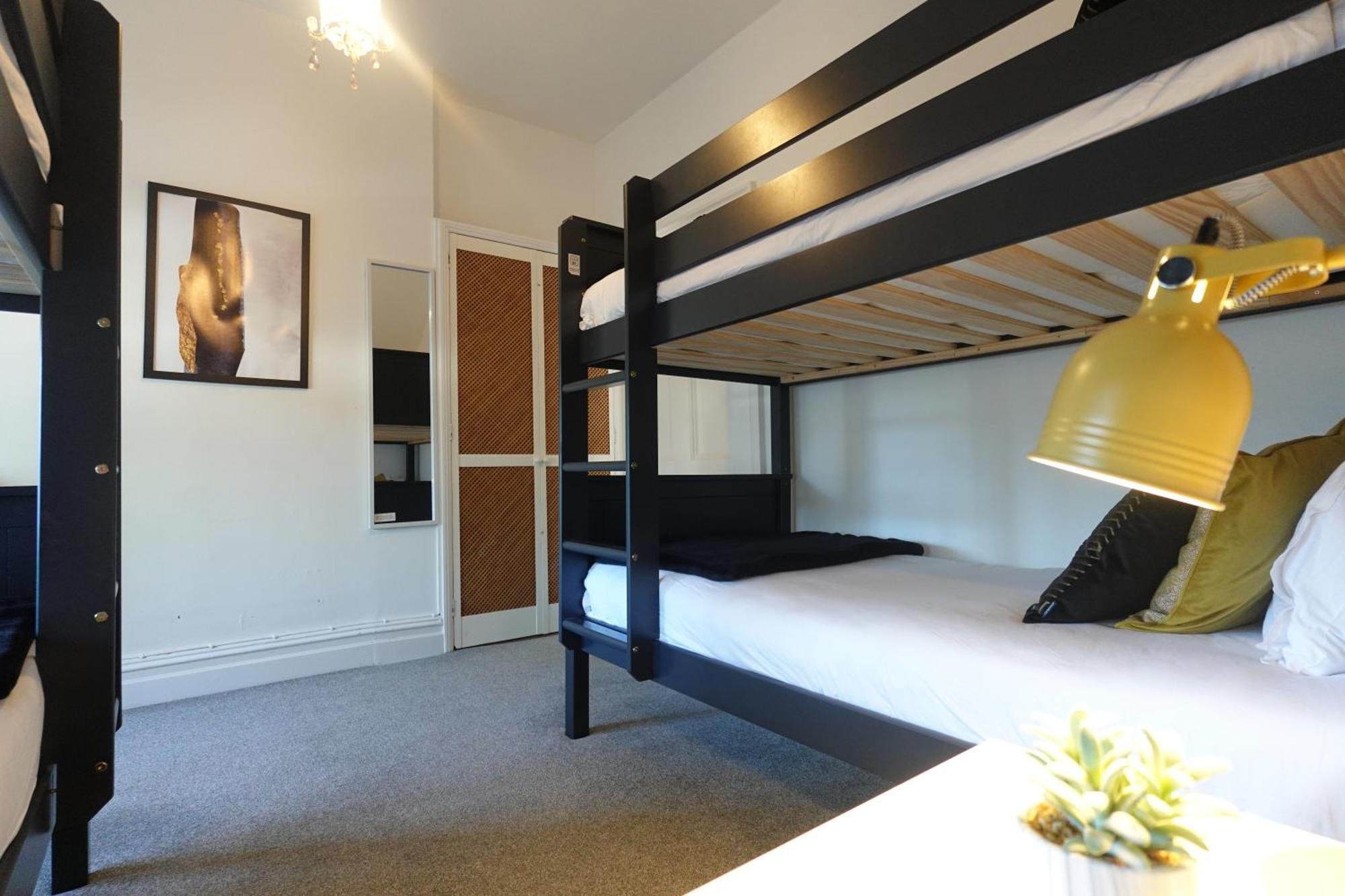 Apartment In Canford Cliffs Close To Sandbanks Beach Poole Exterior foto